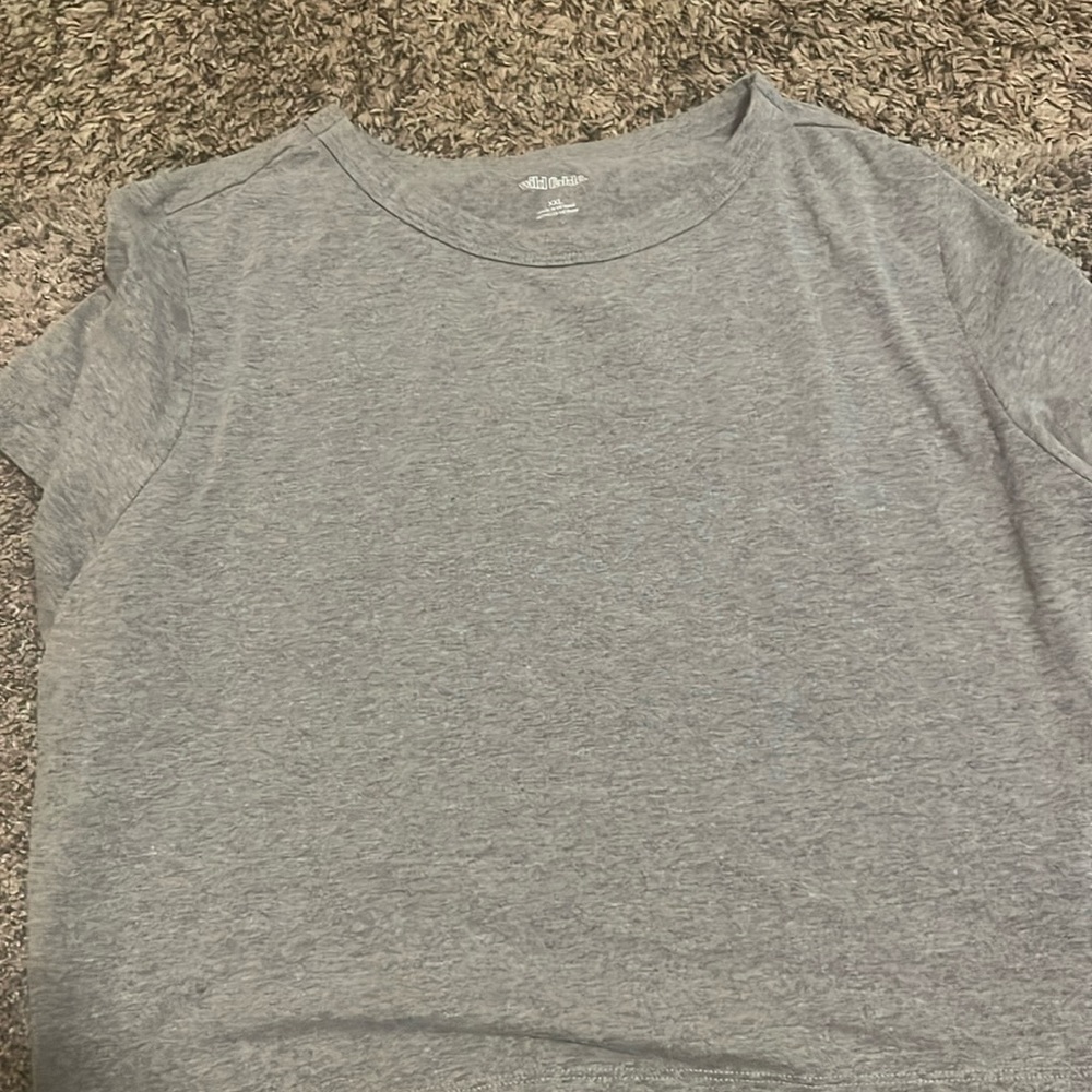Grey cropped tee